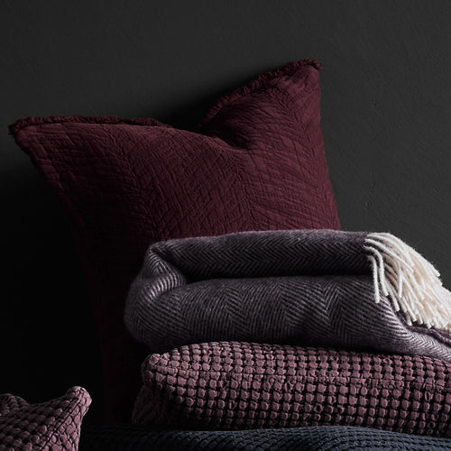 Ruivo bedspread, bordeaux red, 100% cotton | URBANARA bedspreads & quilts