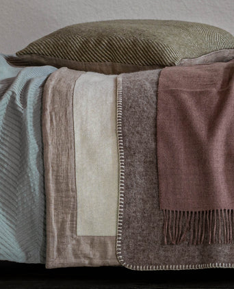 Naggu Blanket off-white & natural, 100% cashmere wool