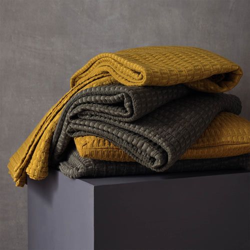 Mustard Novas Tagesdecke | Home & Living inspiration | URBANARA