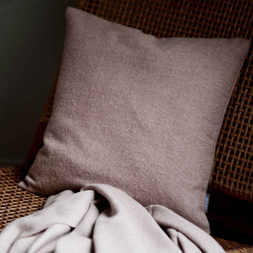 Dusty pink Arica Kissenhülle | Home & Living inspiration | URBANARA