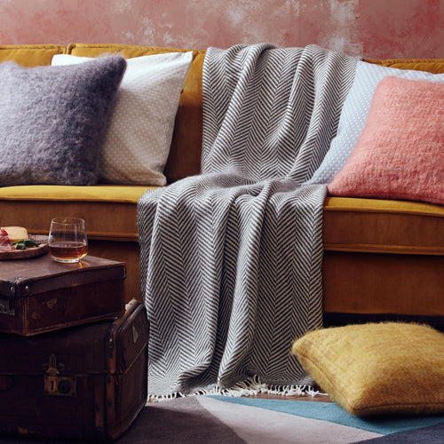 Grey & Cream Salla Decke | Home & Living inspiration | URBANARA