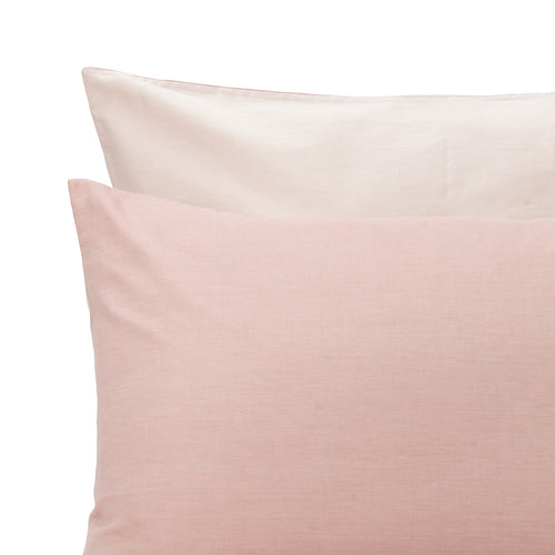 Dusty pink & Natural white Soure Bettdeckenbezug | Home & Living inspiration | URBANARA