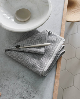 Ilhavo Towel charcoal & natural white, 100% organic cotton