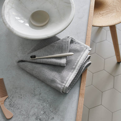 Ilhavo Towel charcoal & natural white, 100% organic cotton