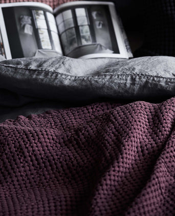 Veiros Sao bedspread, bordeaux red, 100% cotton