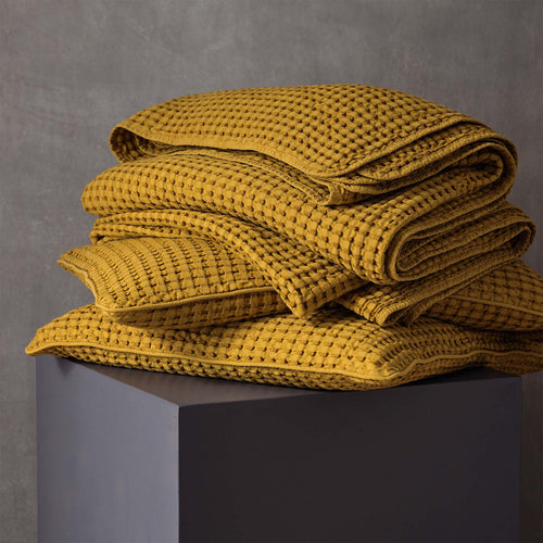 Mustard Veiros Tagesdecke | Home & Living inspiration | URBANARA