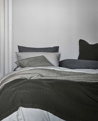 Veiros Sao bedspread, moss green, 100% cotton