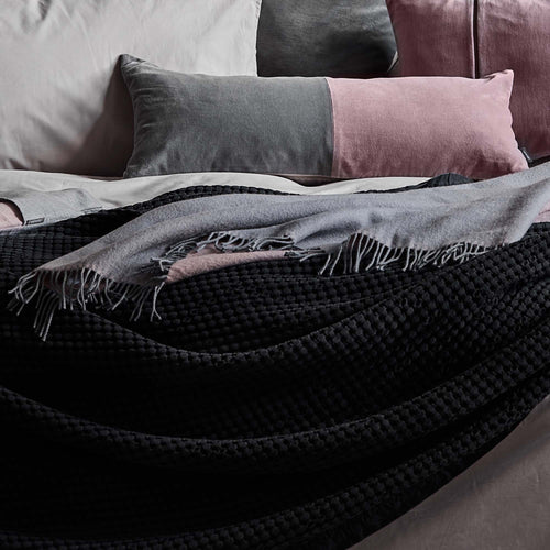 Powder Pink & Grey Jonava Decke | Home & Living inspiration | URBANARA