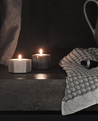 Nanda candle holder, black, 100% marble