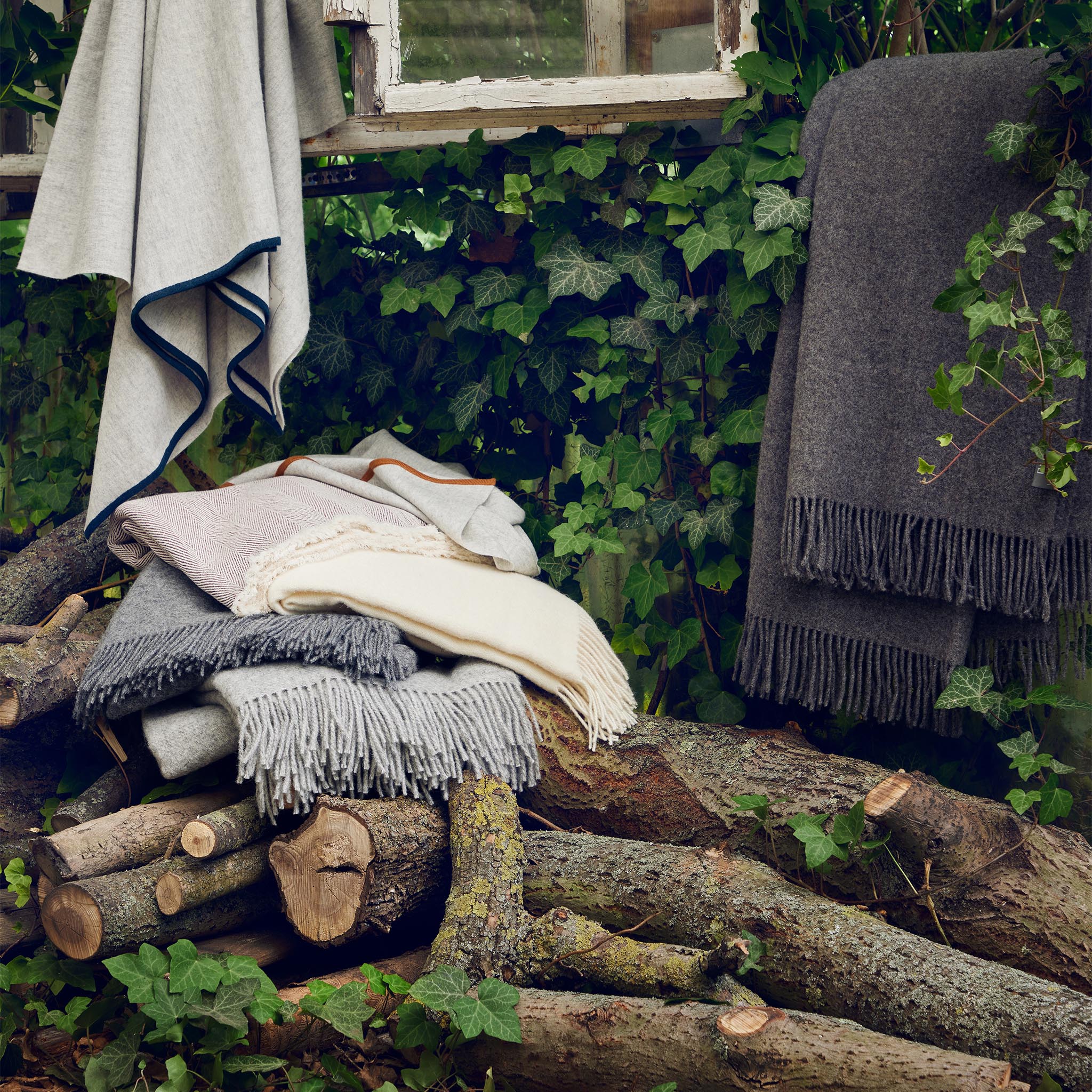 Miramar Wool Blanket light grey URBANARA