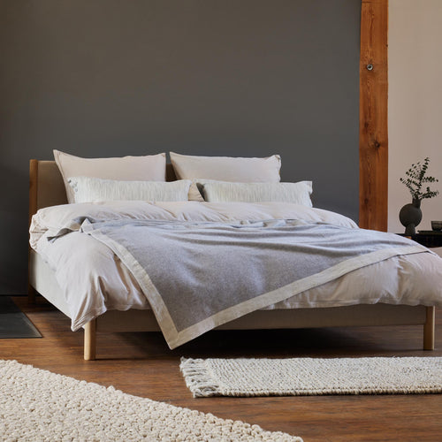 Naggu Cashmere Blanket [Light grey melange & Natural]